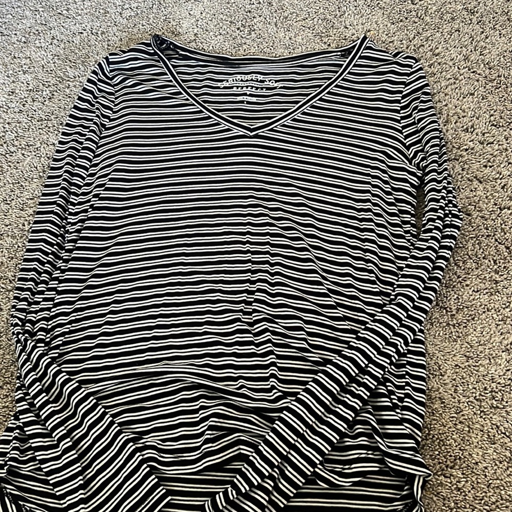 aeropostale- vneck long sleeve teeshirt